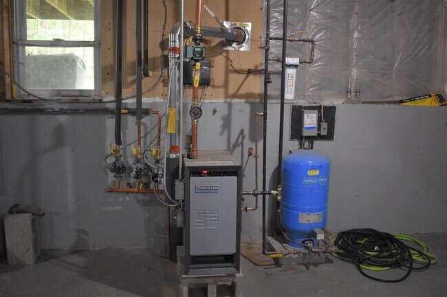 Building Photo - 26 Riverbend Rd