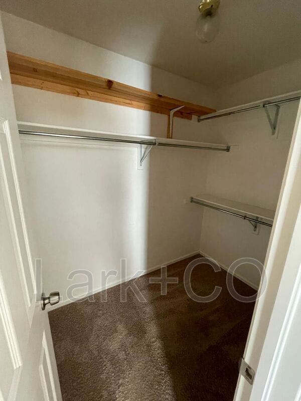 Building Photo - 9350 Cove Creek Dr