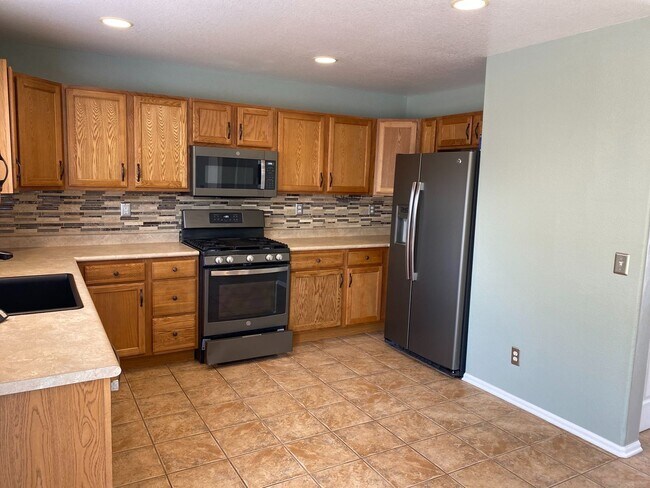 Building Photo - 14215 White Peak Dr