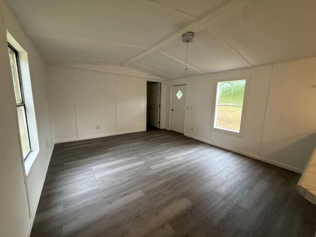 Building Photo - 3 Bedrooms, 1.5 Bathroom - Mobile home in Armuchee!