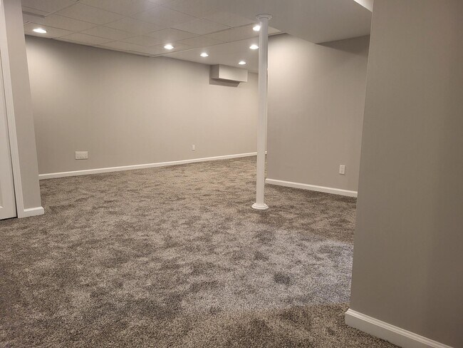 Building Photo - 11447 Lynhurst Dr