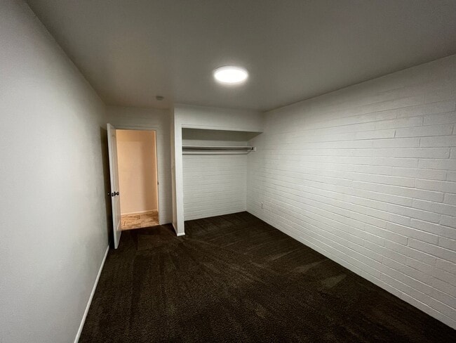 Building Photo - 265 E 200 N