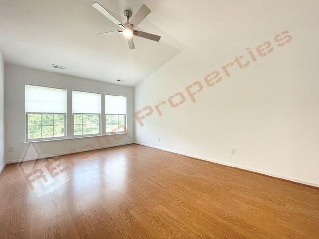 Building Photo - Fresh Paint - Lovely 3 Bedroom, 2.5 Bath T...