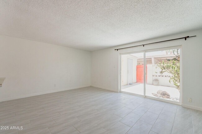 Building Photo - 6040 N 15th St