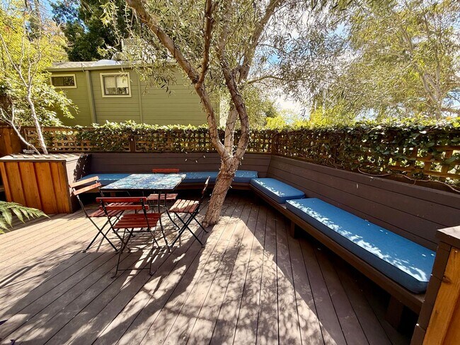 Building Photo - Furnished 1940s Beachwood Canyon Retreat with Treetop Deck + Creative Loft!