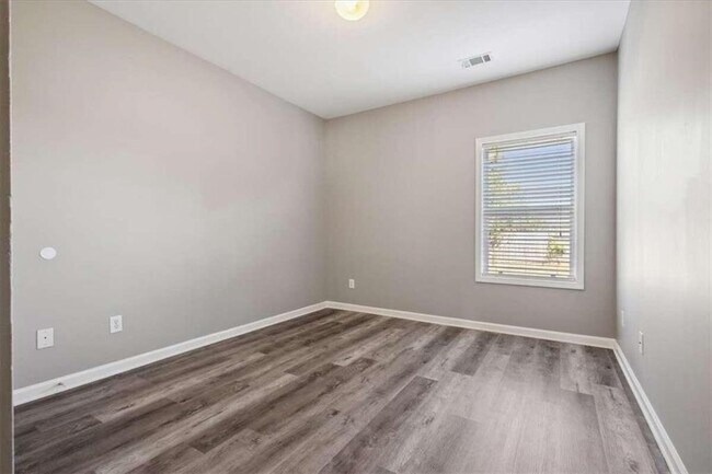 Building Photo - 96 Lenore Ct