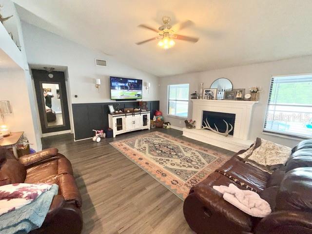 Building Photo - 219 Pebble Ct