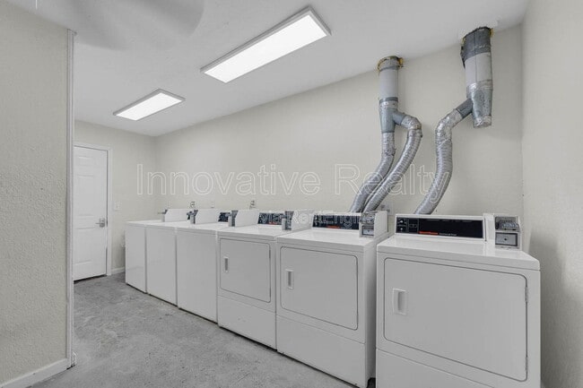 Building Photo - 5123 Curry Ford Rd