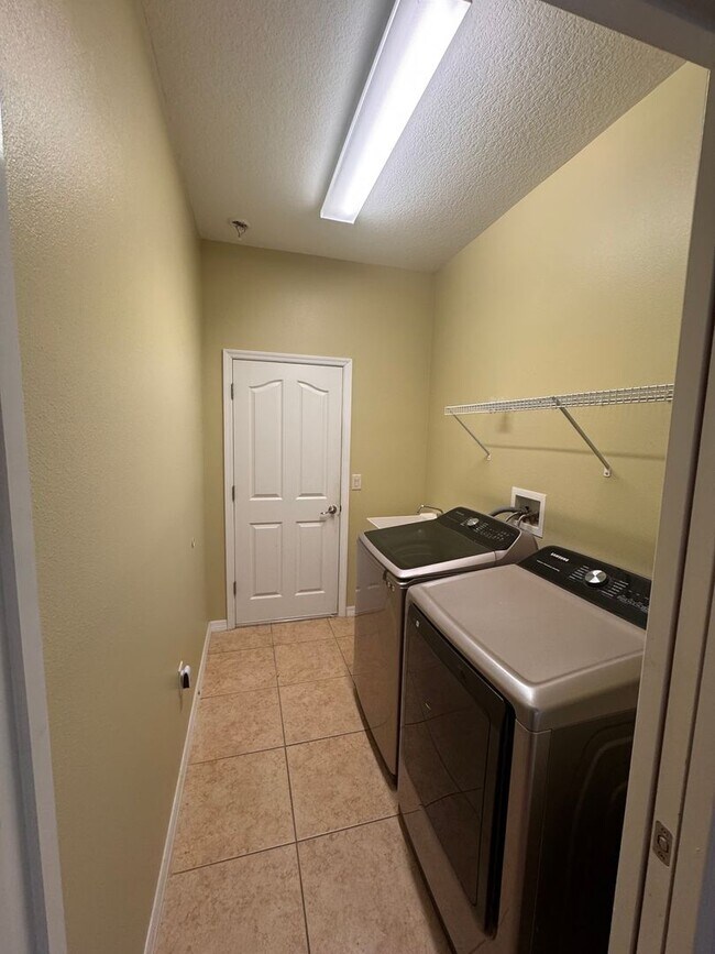 Building Photo - Luxury Living in SummerGlen – Updated 3-Be...