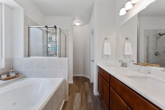 Building Photo - 3615 Spy Glass Hill Dr
