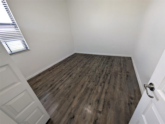 Building Photo - 19117 NE 8th Ct