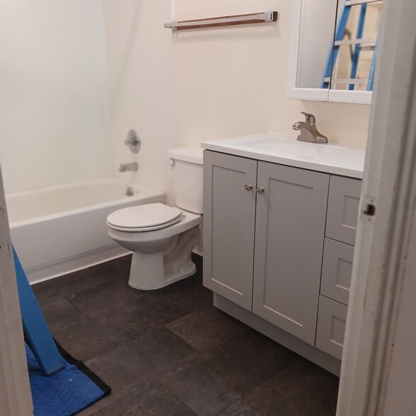 Building Photo - 536 Tulipan Way