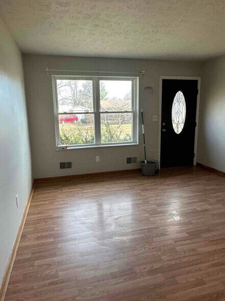 Building Photo - 5819 Medtree Pl