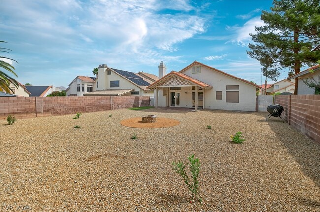 Building Photo - 405 Crater Ct