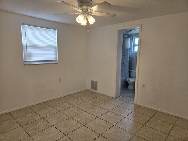 Building Photo - 4836 Flora Ave