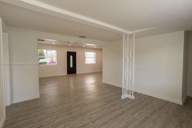 Building Photo - Hope Street, Hollywood, FL 33024 - 4 BR 2 ...
