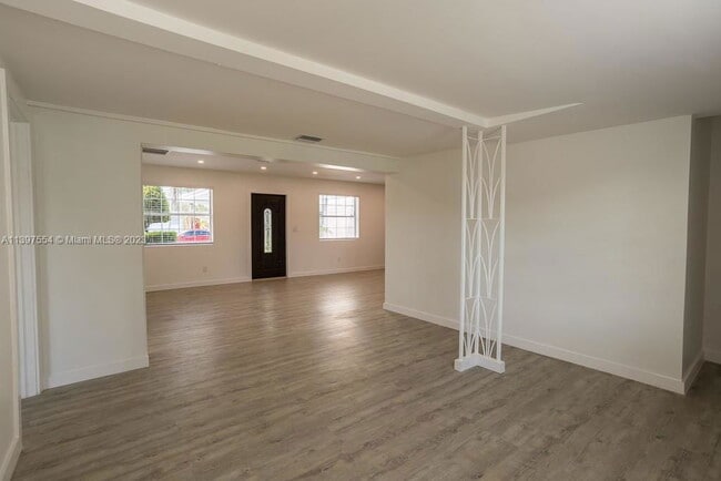 Building Photo - Hope Street, Hollywood, FL 33024 - 4 BR 2 BA Single-Family Home