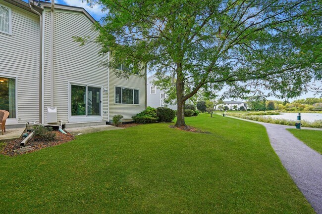 Building Photo - 2468 Reflections Dr