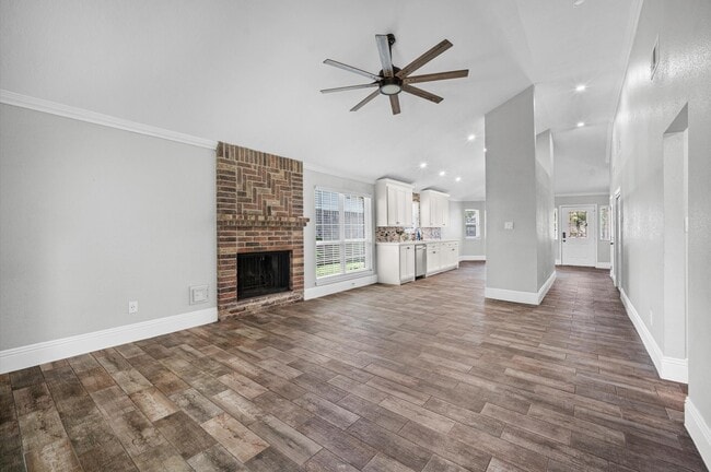 Building Photo - 24211 Landing Way Dr