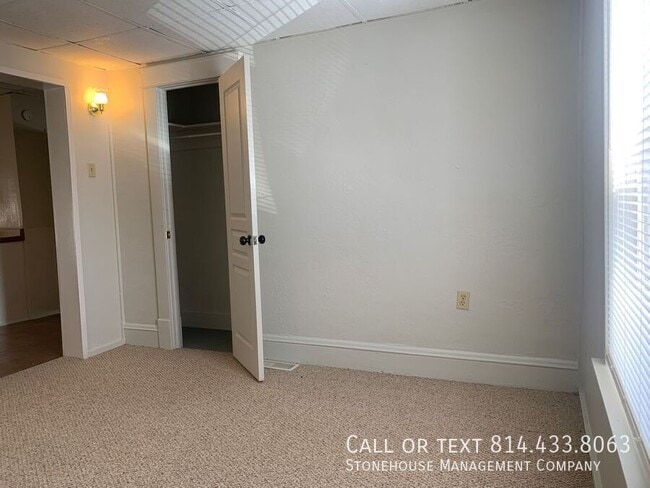 Building Photo - 418 Huron St