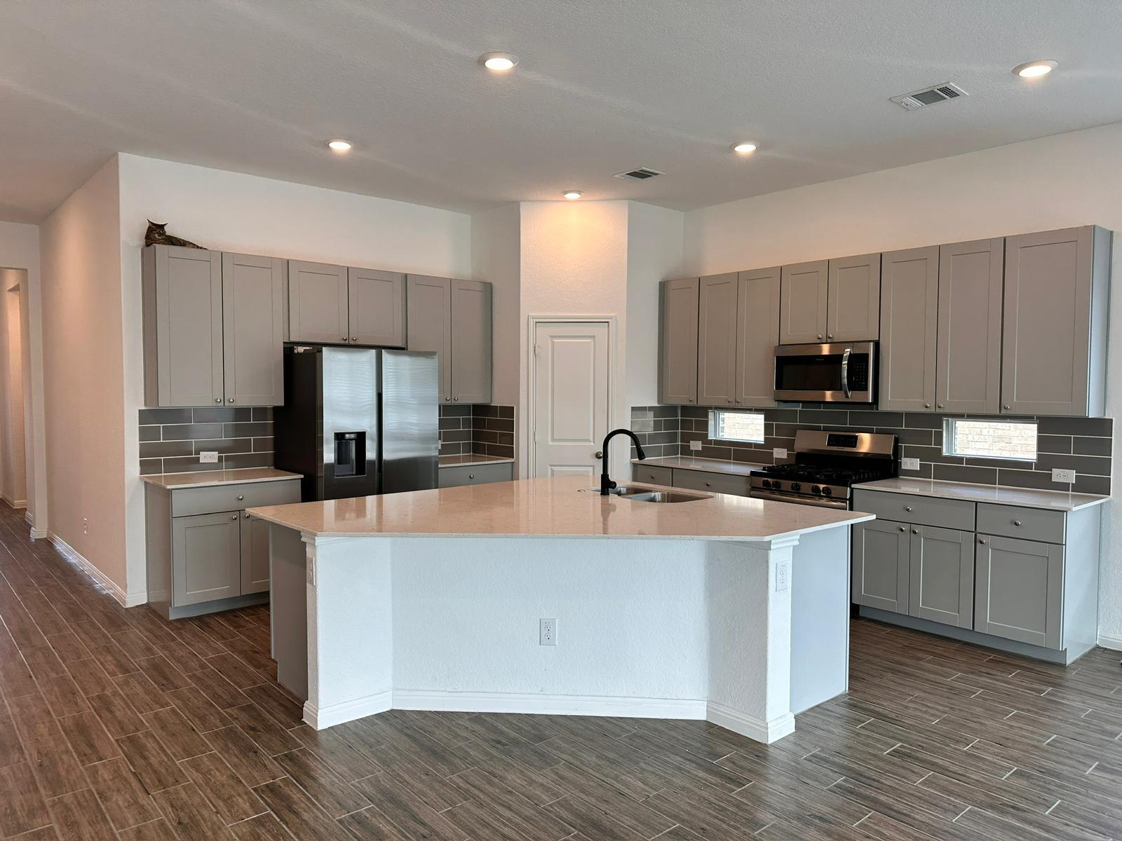 Building Photo - 15126 Nettleton Ml