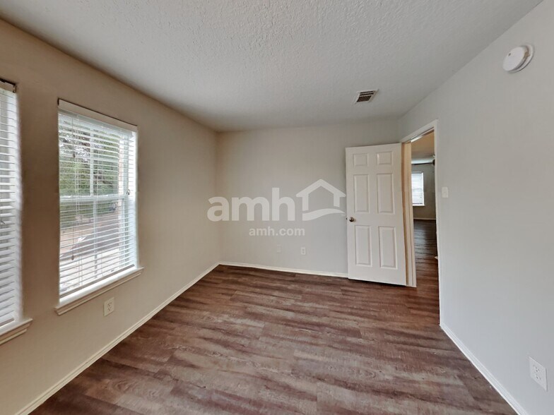 Building Photo - 6303 Tall Canyon Ct