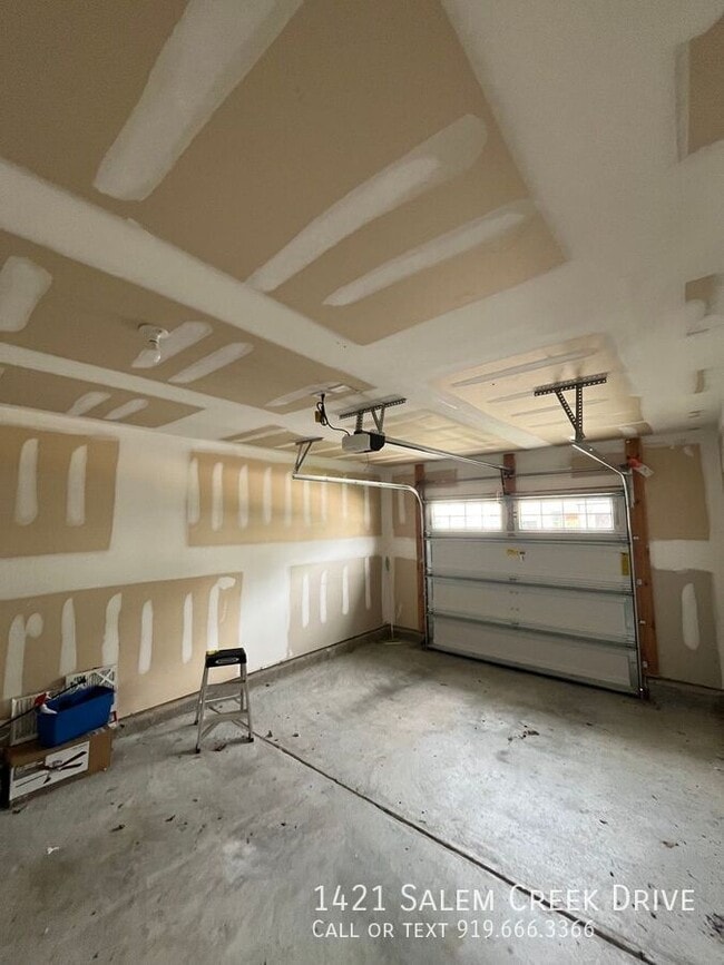 Building Photo - 1421 Salem Creek Dr