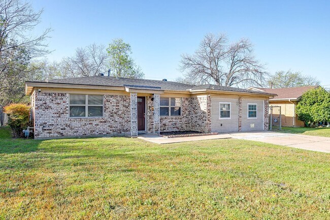 Building Photo - Great 4 Bed, 2 Bath Rental Available for New Tenants- 76134