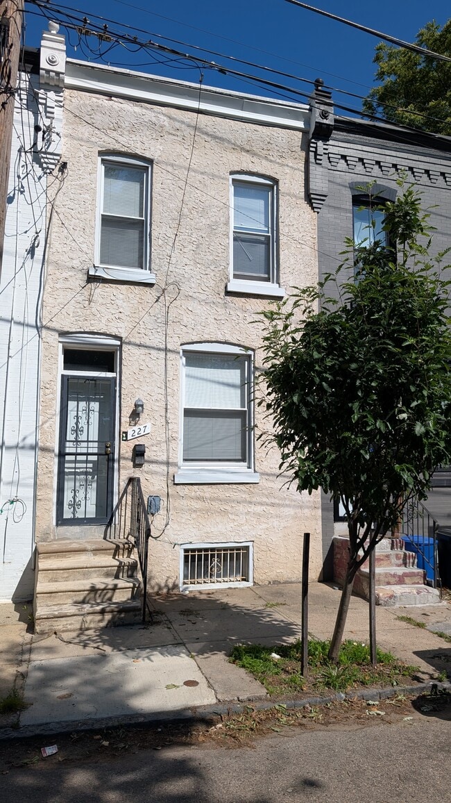 Building Photo - 227 Shedaker St