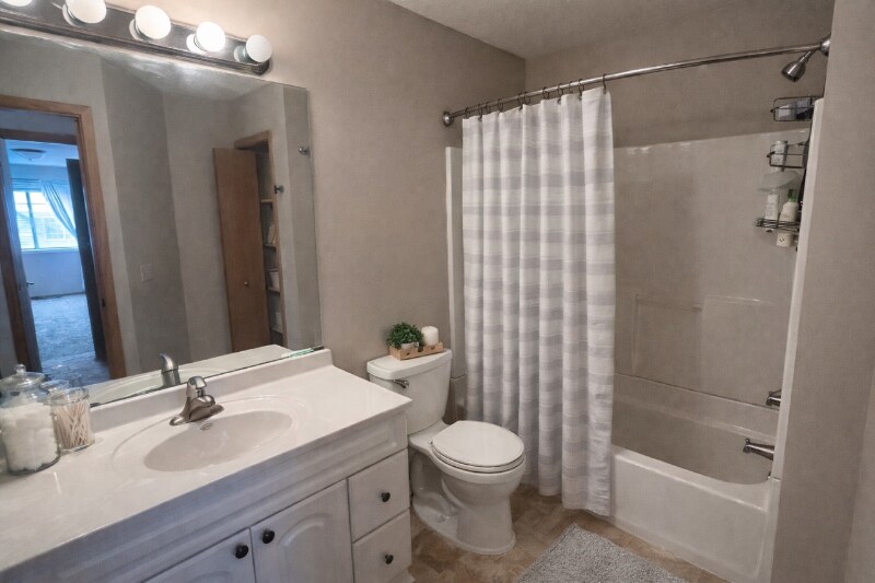 Building Photo - 9902 Fillmore St NE