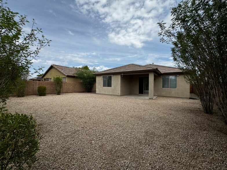 Building Photo - 7828 S 68th Dr