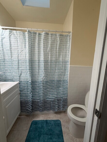 Building Photo - 507 E Cold Spring Ln