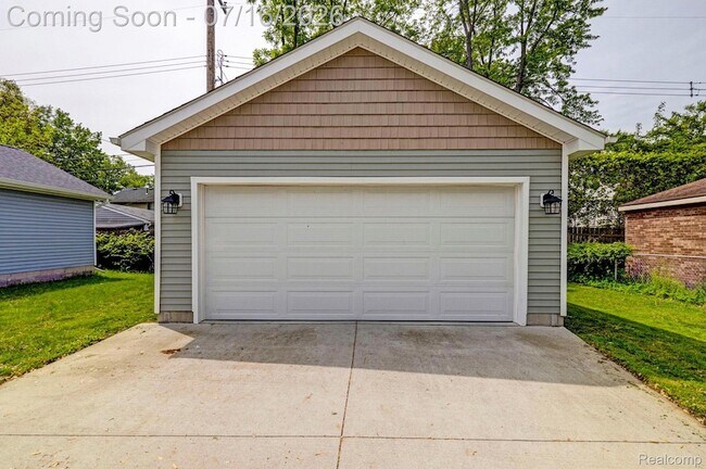 Building Photo - 534 E Brickley Ave