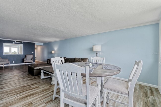 Building Photo - 2617 Cove Cay Dr