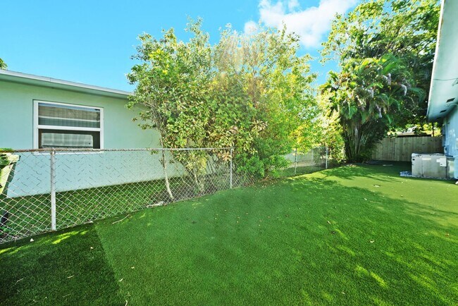 Building Photo - Charming 3-Bed, 2-Bath Home in Prime Fort Lauderdale!