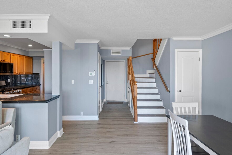 Building Photo - 257 Avenida Adobe