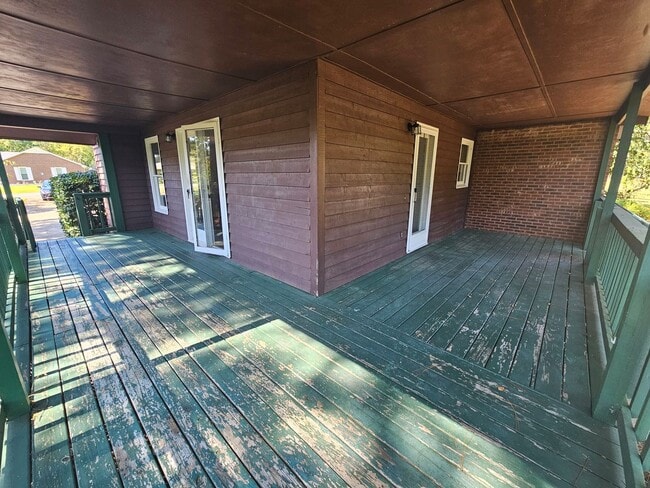 Building Photo - 792 Whispering Pines Rd