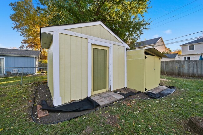 Building Photo - 212 N Knollwood Dr