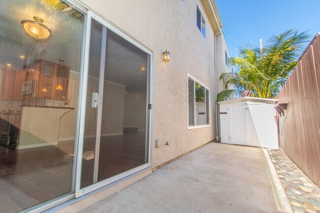 Building Photo - 2018 Pacific Beach Dr