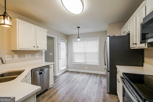 Building Photo - 256 Raleigh Way