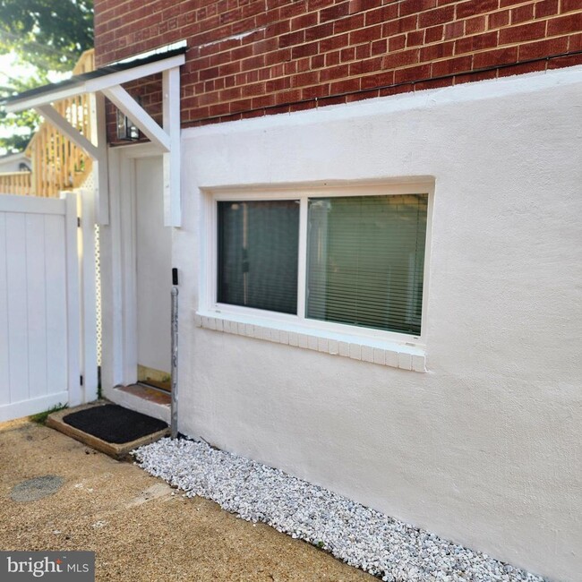 Building Photo - 1405 42nd St SE