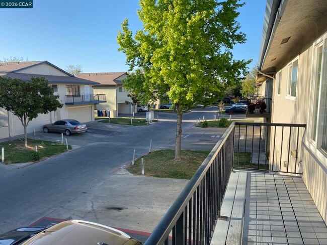 Building Photo - 2118 Peppertree Way