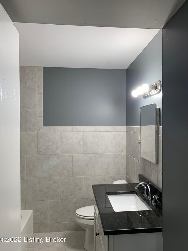 Building Photo - 2220 Heather Ln