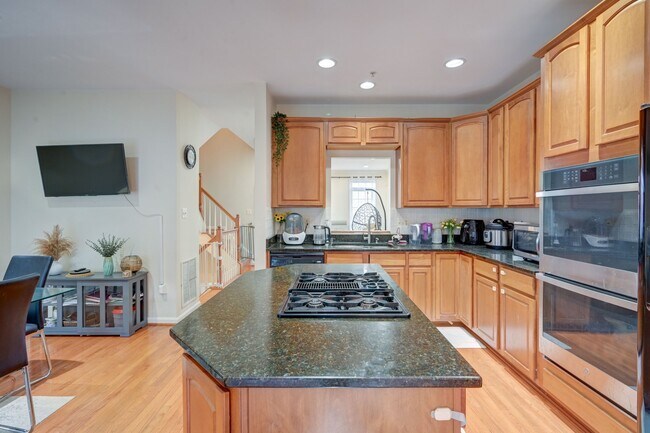 Building Photo - 8827 Montjoy Pl
