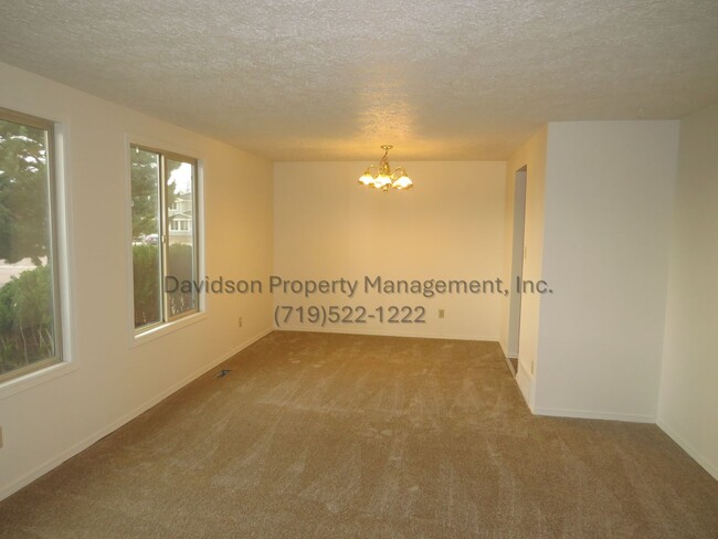Building Photo - Beautiful 3-Bedroom House in Eastern Color...
