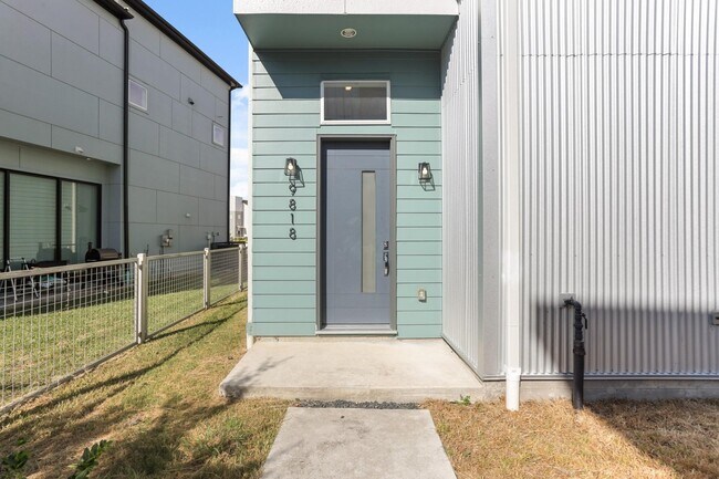 Building Photo - 9818 Mocking Bird Hill Ln