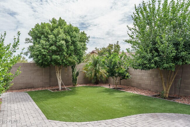 Building Photo - 16019 W Soft Wind Dr