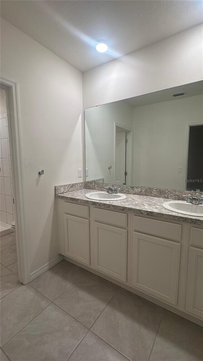 Building Photo - 1422 Yellow Finch Dr