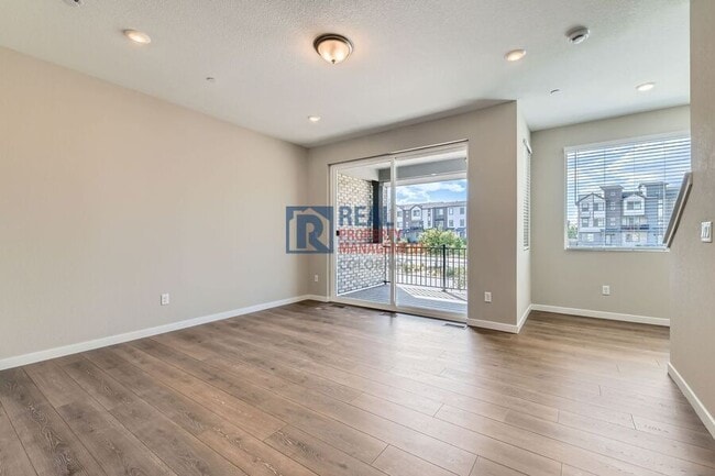 Building Photo - 1759 Peak Lp