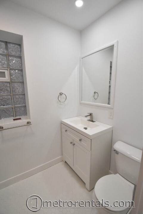 Bathroom - 1029 N Wood St